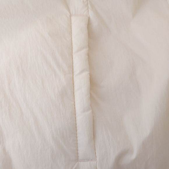 Old Navy Women's Cream Puffer Jacket - Picture 6 of 7